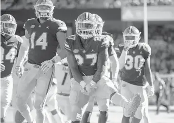  ?? PHELAN M. EBENHACK/AP ?? center, celebrates with Lucas Krull (14) and Amari Burney after a play against Missouri.