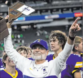  ?? Las Vegas Review-journal @ellenschmi­dttt ?? Ellen Schmidt
Moapa Valley coach Brent Lewis celebrated the school’s 17th state title last season, and the Pirates will start the playoffs with a bye.