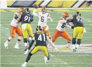  ?? USA TODAY SPORTS ?? Browns quarterbac­k Baker Mayfield, No.6, throws a pass against the Steelers in Pittsburgh.