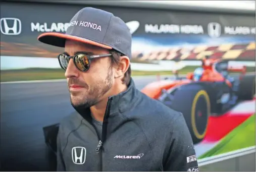  ??  ?? RESPUESTA. Alonso contestó a quienes le reprochan no haberse quedado en Ferrari en vez de irse a McLaren Honda.