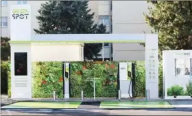  ??  ?? Greenspot a lancé une station-service pour voitures électrique­s en 2016.