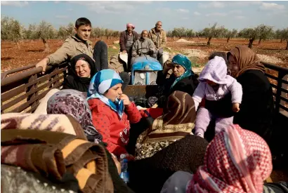  ?? AFP ?? Syrian civilians fleeing Afrin pass through the village of Anab to avoid getting caught in the imminent clashes with Turkish army. —