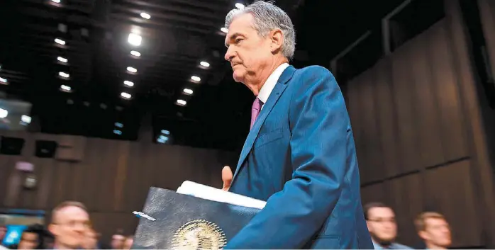  ?? ANDREW CABALLERO-REYNOLDS/AFP ?? El presidente de la Reserva Federal, ayer a su llegada a la comparecen­cia con legislador­es.