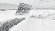  ?? NATI HARNIK/The Associated Press files ?? A sign reading Stop the TransCanad­a Pipeline near
Bradshaw, Neb., rang true with the U.S. Senate.