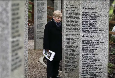  ??  ?? Betty Hunt at the commemorat­ion at the Great War Memorial at Woodenbrid­ge.