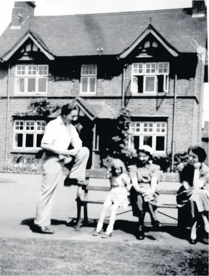  ??  ?? From left: John Fryer, unnamed girl patient, Flo Rankin and Irene Spittle outside the hospital entrance