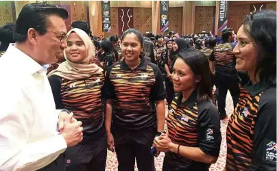  ??  ?? Liow with national gymnasts after the flag handover ceremony to the chef de mission before the 2017 SEA Games, at the Putrajaya Internatio­nal Convention Centre.