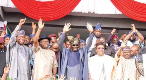  ?? ?? Former Senate President, Bukola Saraki ( left); Bayelsa State Governor, Duoye Diri; his Edo State counterpar­t, Godwin Obaseki; Governor Udom Emmanuel of Akwa Ibom State, and his Sokoto State counterpar­t, Alhaji Aminu Tambuwal during the swearing- in of Ademola Adeleke as the Governor of Osun State, in Osogbo City Stadium, Osun State… yesterday.