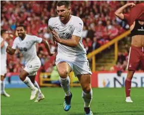  ?? REUTERS PIC ?? Burnley’s Sam Vokes celebrates after scoring against Aberdeen.