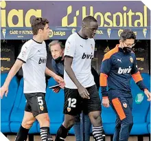  ?? / FOTO: EFE ?? El defensor del Valencia aseguró haber sido insultado durante el partido del domingo frente al Cádiz.