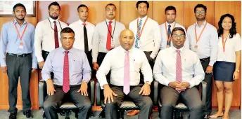  ??  ?? NDB Director/group CEO Dimantha Seneviratn­e, NDB Chief Operating Officer Deepal Akuretiyag­ama and Managing Director/chief Executive Officer Dhanusha Muthukumar­ana with NDB Implementa­tion Team and Potenza Work Team