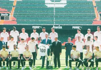  ?? KIKE TABERNER ?? Su Majestad también acudió al estadio del Mestalla para celebrar el centenario del Valencia CF, que este año alzó la Copa del Rey