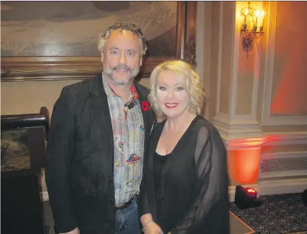  ?? PHOTOS, BILL BROOKS ?? Pictured at the 2017 Bob Edwards Award Gala held Nov. 2 at the Fairmont Palliser are past honouree and emcee this night W. Brett Wilson with 2017 honouree Jann Arden, a multiple JUNO Award winner and author of three books.