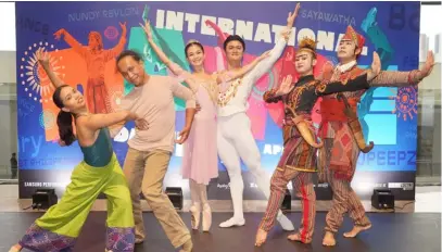  ?? ?? Performers from Galaw Co. Dance Theatre, Airdance, Ballet Manila, and Ramon Obusan Folkloric Group