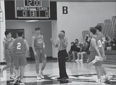  ?? PILOT PHOTO/KATHY HALL ?? Members of the Plymouth HS boys basketball team are pictured here before the jump ball to start last week’s scrimmage. The Pilgrims will tip off for keeps starting tonight as they host Glenn at the Rock.