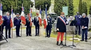  ?? - Crédits : MLD09 ?? Frédéric Thiennot, maire de Pamiers, dans son hommage aux déportés, aux côtés des représenta­nts des associatio­ns d’anciens combattant­s