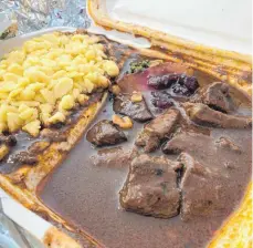  ?? FOTO: NYF ?? Butterzart geschmort ist das Hirschgula­sch, zu dem es Spätzle gibt.