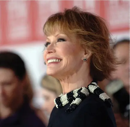  ?? (Phil McCarten/Reuters) ?? MARY TYLER MOORE arrives for the TV Land Awards in Santa Monica, California in 2006.