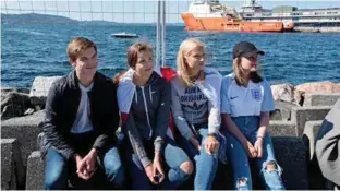  ??  ?? VENNER: Henrik Myking (16), Ingrid Bjeldemyr (15), Kaia Malene Nilsen (15) og Una Sloan (15) har vaert på Nordnes flere ganger under årets fotball-VM.