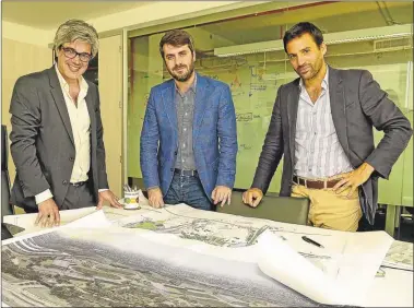  ?? MARCELO ABALLAY ?? EQUIPO. Francisco Milia, Juan Vacas y Alvaro García Resta lideran a los “renderista­s” porteños.