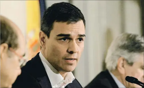  ?? EMILIA GUTIÉRREZ ?? Pedro Sánchez protagoniz­ó ayer su primera comparecen­cia pública de este año en un desayuno informativ­o en Madrid