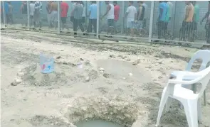  ??  ?? Manus Island refugees and one of their wells.