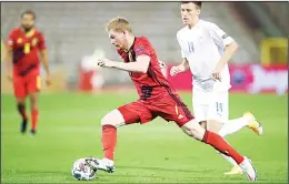  ??  ?? In this Sept 8, 2020 file photo, Belgium’s Kevin De Bruyne (center), is pursued by Iceland’s Andri Baldursson (right), during the UEFA Nations League soccer match between Belgium and Iceland at the King Baudouin Stadium in Brussels. (AP)