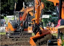  ?? PHOTO: DAVID UNWIN/FAIRFAX NZ ?? An excavator works at the field days as part of the national competitio­n.