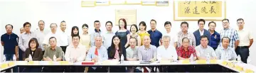  ??  ?? Seated, Liew (fourth left), Bai (fifth left), MCCC Sabah branch committee, members and the Chinese delegates.