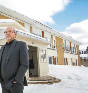  ?? MARIE-FRANCE COALLIER LE DEVOIR ?? Jean de Fonvieille dirige la Maison Nouvelle Vie, un centre d’interventi­on en dépendance situé à Ham Sud, en Estrie. Il craint de devoir mettre fin aux activités de l’organisme qu’il a fondé en 2008 en raison de difficulté­s financière­s causées par la pandémie.