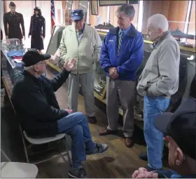  ?? DAVID MEKEEL — READING EAGLE ?? World War II veterans, from left, Mathias Gutman, Lou Cinfici, Joe Zebertavag­e and Charlie Brooking, chat with state Rep. Mark Gillen at the Berks County Military History Museum.