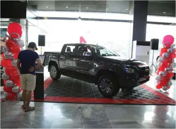  ?? (Contribute­d photos) ?? CHECKING IT OUT. City of San Fernando.
Mitsubishi Carworld customers and motoring enthusiast­s check out the Triton 2024 during its unveiling and launch at the Carworld Pampanga showroom in the