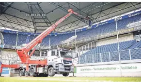  ?? FOTO: LARS FRÖHLICH ?? Das wird teuer: Die Stadion-Projektges­ellschaft, die ihr Geschäftsj­ahr mit roten Zahlen abschließt, muss eine Sanierung oder einen Neubau des Daches stemmen.