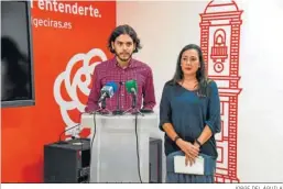  ?? JORGE DEL ÁGUILA ?? Rocío Arrabal y Salvador Mejías en rueda de prensa, ayer.