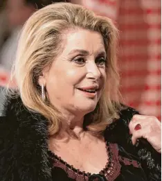  ?? Foto: Valerie Hache, afp ?? Catherine Deneuve, 74, ist in Frankreich hoch angesehen. Doch ihre neuesten Äuße rungen sind sehr umstritten.