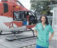  ?? FOTO: MCB ?? Elke Küßner ist die einzige Interniste­n im 14-köpfigen Notarzt-Team des in Friedrichs­hafen stationier­ten Rettungshu­bschrauber­s „Christoph 45“.