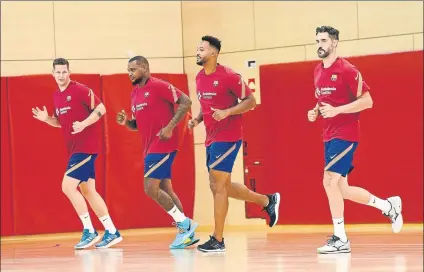  ?? FOTO: FCB ?? Möller, Sorhaindo, N’guessan y Entrerríos, el viernes pasado durante las pruebas físicas y médicas de inicio de pretempora­da del Barça