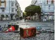  ?? Foto: Axel Heimken, dpa ?? Manche Straßen in Hamburg wurden während des G20 Treffens verwüstet. Manche Demonstran­ten sorgten nämlich für Krawalle.