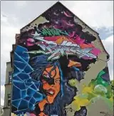  ??  ?? Das neueste Werk der OQ-Paint-Fassadenga­lerie findet sich in der Liebknecht­straße.Foto: Marco Schmidt