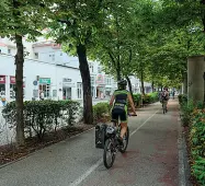  ?? ?? Due ruote
Un tratto di pista ciclabile in centro a Trento: la giunta comunale ha approvato la realizzazi­one di tre nuovi tratti