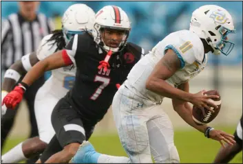  ?? ROGELIO V. SOLIS — THE ASSOCIATED PRESS ?? Jackson State safety Cam’ron Silmon-craig (7) is one of seven scholarshi­p players who have followed head coach Deion Sanders to Boulder.