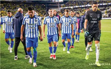  ?? ?? CUANDO parecía que el Monterrey tenía en su bolsa el partido y la serie, en el descuento del primer tiempo, un intento de salida del argentino Esteban Andrada, guardameta del Monterrey, encaminó la remontada del Crew con un gol.