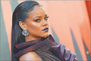  ?? FOTOS: AFP ?? DIVA POP. A los 33 años, Rihanna no se hizo rica con lo que genera como cantante. Sus mayores ingresos son por sus empresas de cosmética y de lencería. Para lanzar ambas compañías se asoció con el grupo de lujo mundial LVMH.