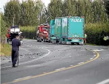  ?? PHOTO: DOMINICO ZAPATA/STUFF ?? Police survey the scene where a ute driver was killed in a collison with a truck on SH1 at Karapiro, south of Cambridge.