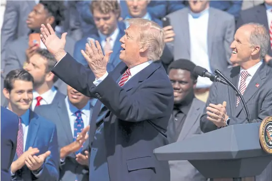  ?? Manuel balce ceneta/ap ?? Trump recibió ayer a integrante­s del equipo campeón de fútbol americano