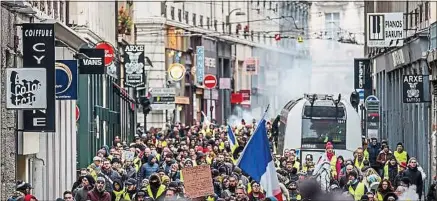  ??  ?? Pour le gouverneme­nt, la mobilisati­on a participé au ralentisse­ment de la croissance du PIB à la fin de l’année 2018.