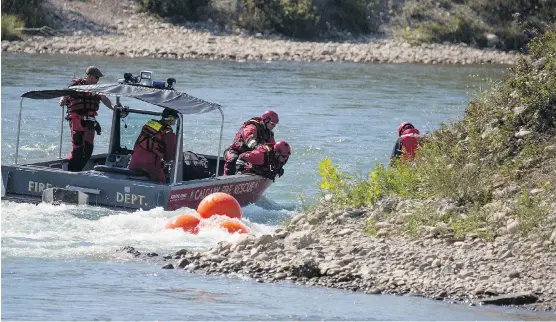  ?? CRYSTAL SCHICK ?? Calgary Fire Rescue teams were searching for, and cleaning up pieces of rebar in the Bow River near Crowchild Tuesday. Over the weekend, rafters were getting sunk and stranded after their rafts were popped by the metal which firefighte­rs think was...