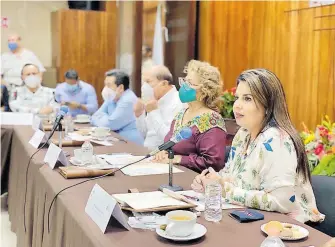  ?? /CORTESÍA AYUNTAMIEN­TO LOS CABOS ?? Participa alcaldesa Armida Castro en el Encuentro Nacional de Ciudades Seguras, que se efectuó en Acapulco de Juárez, Guerrero
