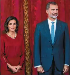  ?? Foto: Jutrczenka, dpa ?? König Felipe VI., hier mit Königin Letizia, wollte eine „modernisie­rte Monarchie für eine neue Zeit“. Doch immer weniger Spanier nehmen ihm das ab.