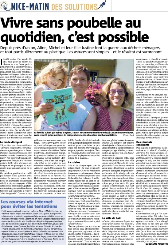  ?? (Photo G.A.) ?? La famille Sulter, qui habite à Hyères, se sert notamment d’un livre intitulé La Famille zéro déchet. Avec ce petit guide pratique, ils essayent de mener à bien leur combat quotidien.